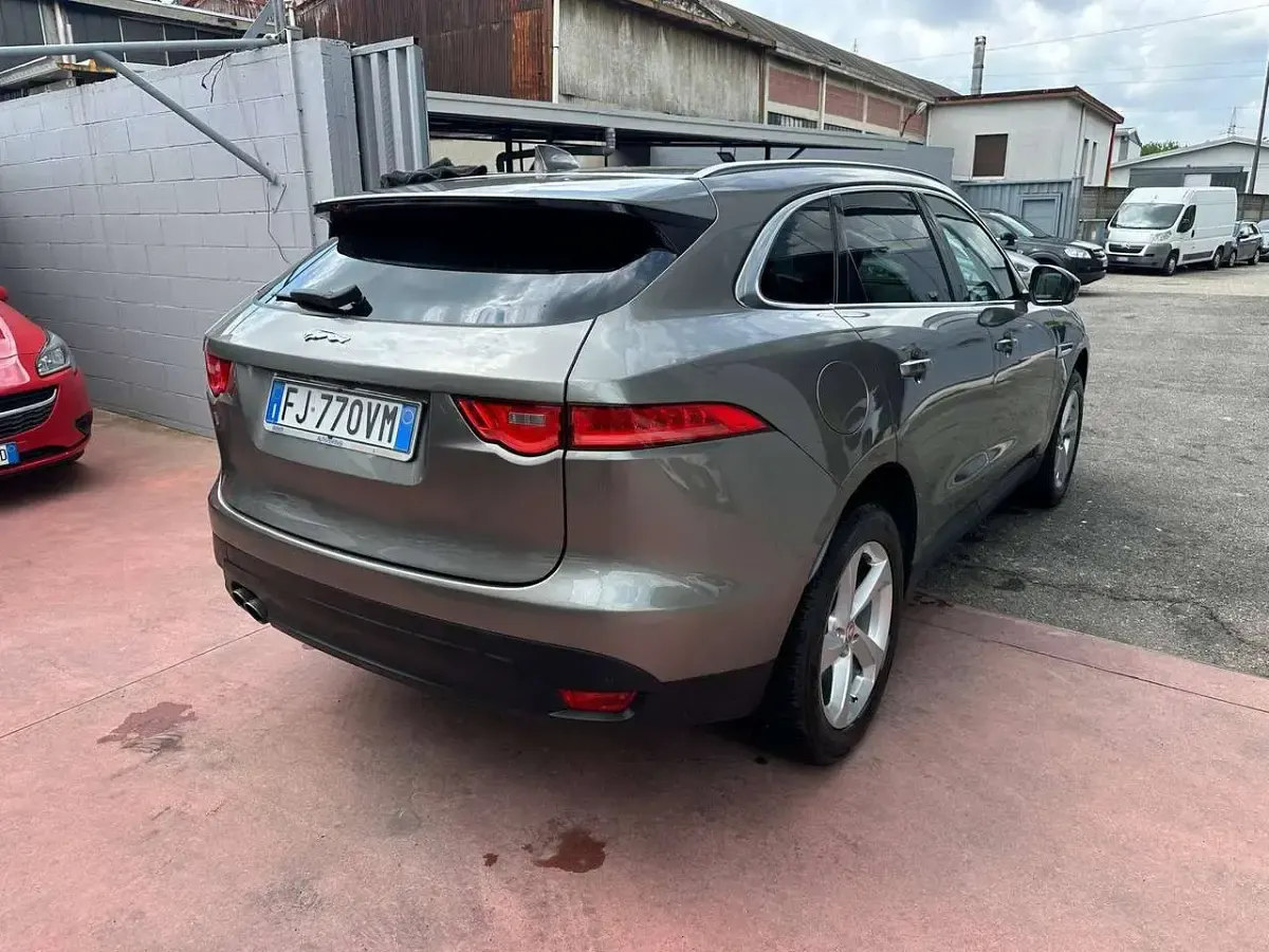 Usata Jaguar F-Pace Prestige 179 CV (131 kW) 2017 Grigio SUV
