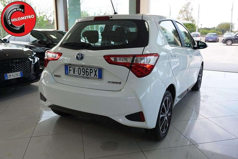 Usata Toyota Yaris Hybrid Active 73 CV (53 kW) 2019 Bianco Berlina