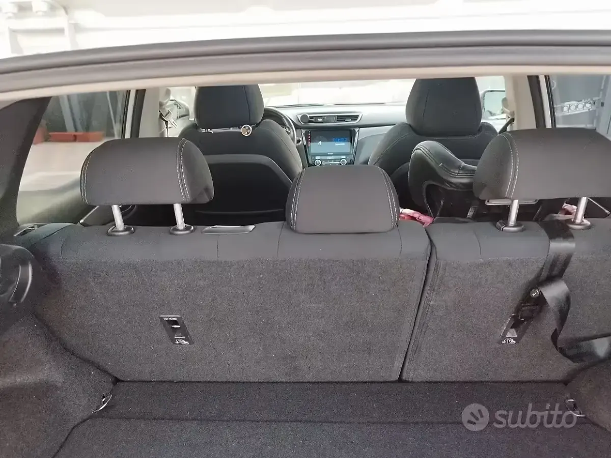 Usata Nissan Qashqai N-Connecta 131 CV (96 kW) 2018 Bianco SUV