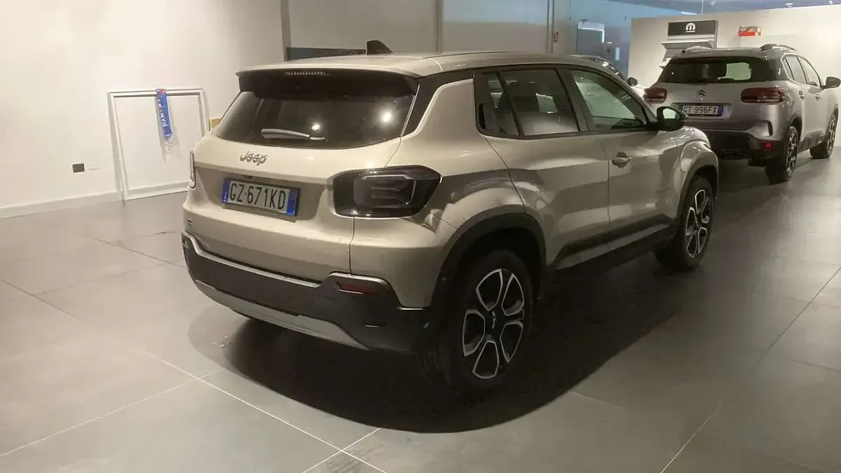 Usata Jeep Avenger EV Summit 114 kW (156 CV) 2025 Beige SUV