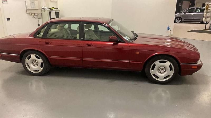 Usata Jaguar XJR S 396 CV (291 kW) 1996 Rosso Berlina