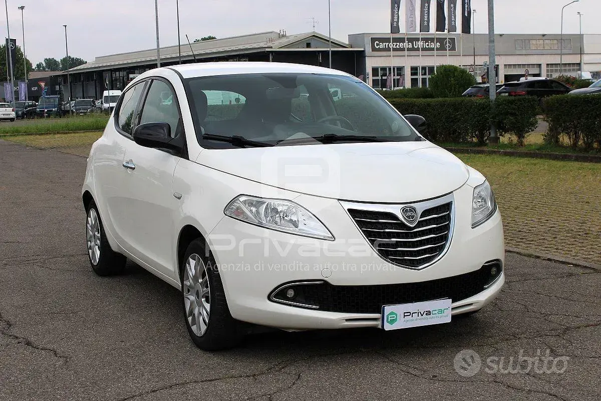 Usata Lancia Ypsilon Gold 85 CV (62 kW) 2012 Bianco Utilitaria