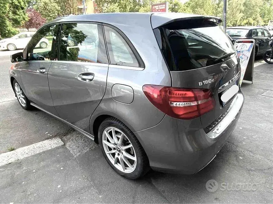 Occasion Mercedes B180 Executive 109 PK (80 kW) 2018 Grijs MPV