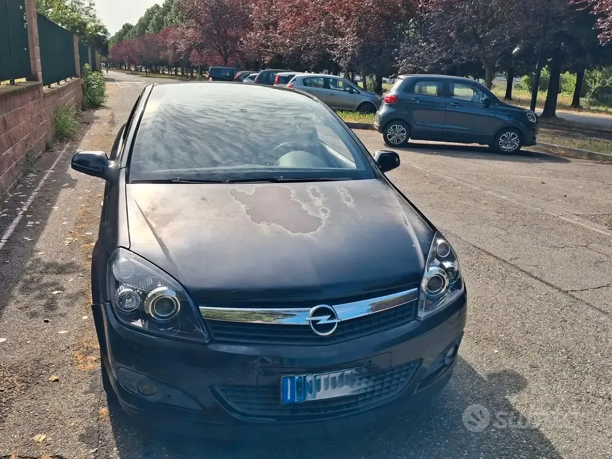 Usata Opel Astra GTC 101 CV (74 kW) 2009 Nero Berlina