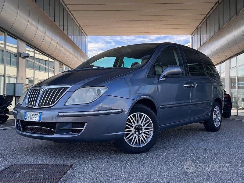 Grigio scuro Usata 2008 Lancia Phedra Monovolume | 1900 € (Ottimo prezzo) - Immagine 1/4