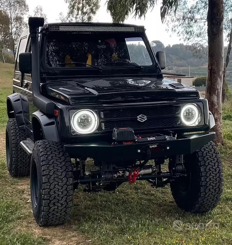 Usata Suzuki Samurai 101 CV (74 kW) 1988 Nero SUV