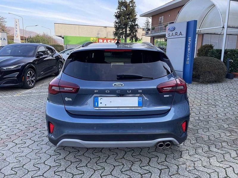 Begagnad Ford Focus Active X 125 HK (91 kW) 2022 Blå Sedan