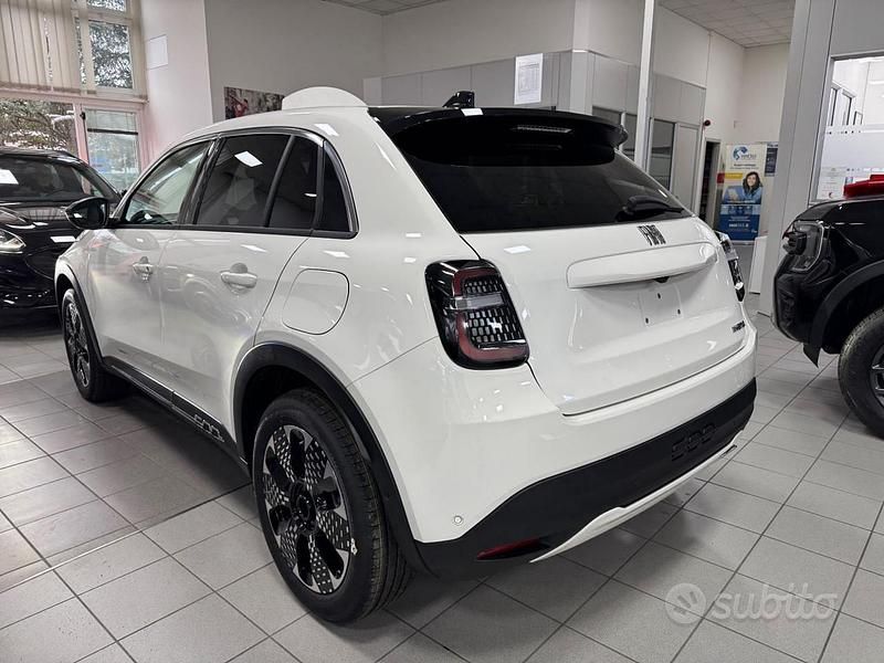 Nuova Fiat 600 La Prima 145 CV (106 kW) 2025 Bianco pastello SUV