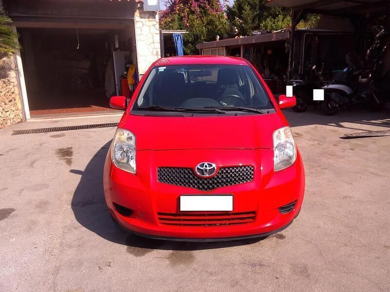 Rosso Usata 2007 Toyota Yaris Sol Tre volumi | 3799 € (Buon prezzo) - Immagine 1/4