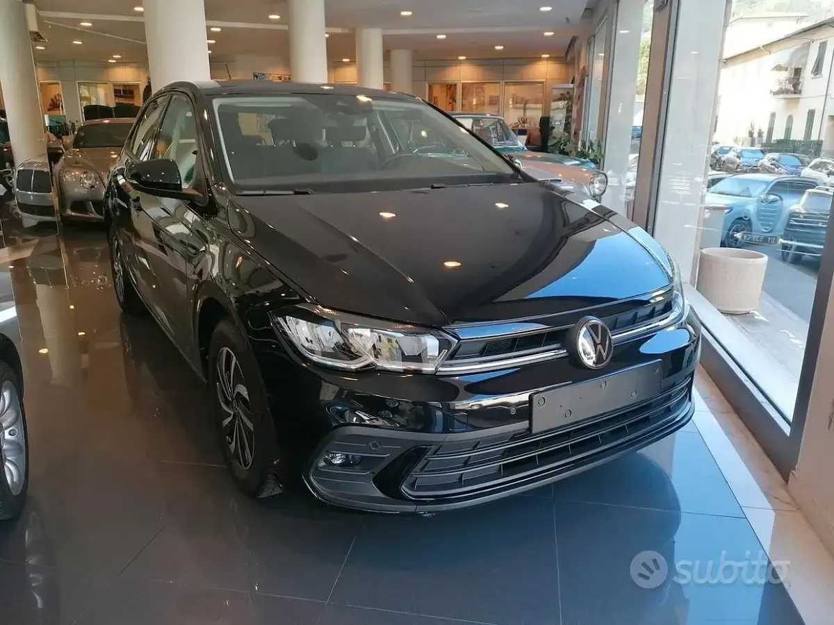 Usata VW Polo Life 95 CV (69 kW) 2023 Nero Utilitaria