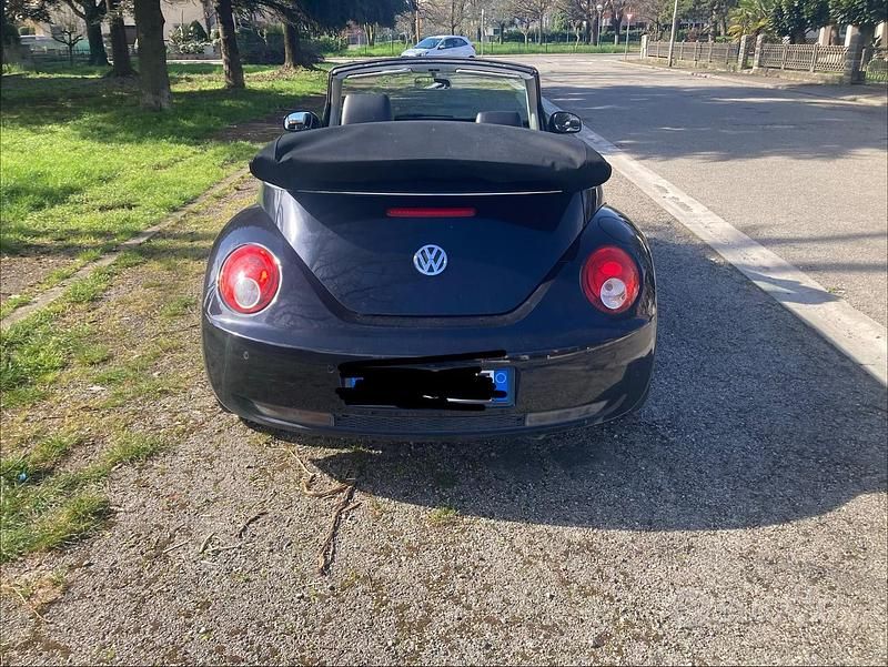 Usata VW New Beetle 101 CV (74 kW) 2010 Nero Utilitaria