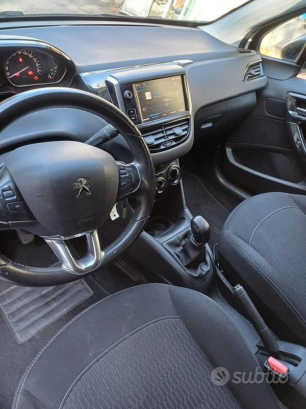 Usata Peugeot 208 75 CV (55 kW) 2018 Bianco Utilitaria