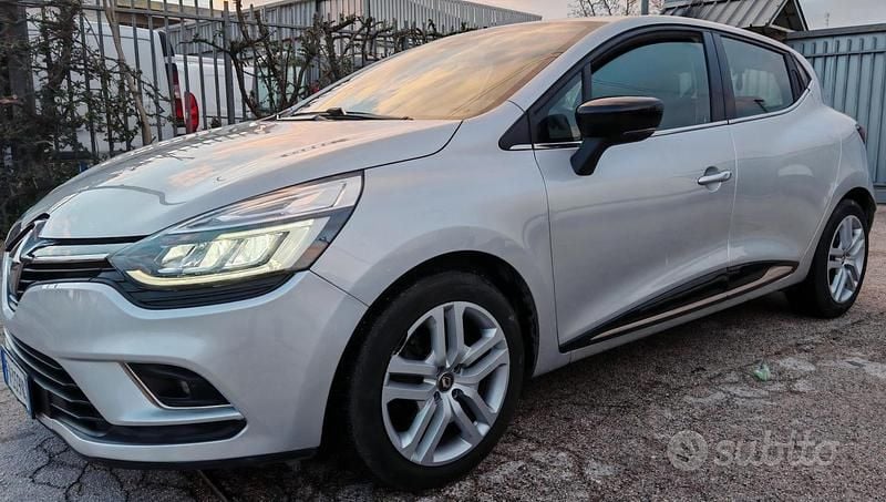 Usata Renault Clio V Zen 90 CV (66 kW) 2019 Blu Berlina