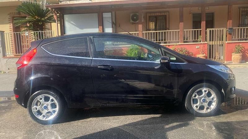 Nero Usata 2008 Ford Fiesta Due volumi | 4800 € (Molto cara) - Immagine 1/4