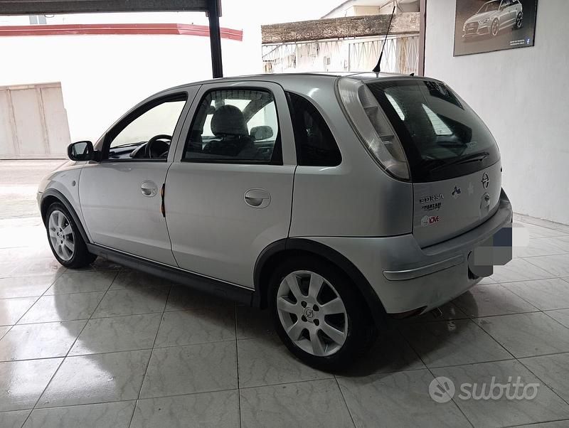 Usata Opel Corsa 80 CV (58 kW) 2006 Grigio Berlina