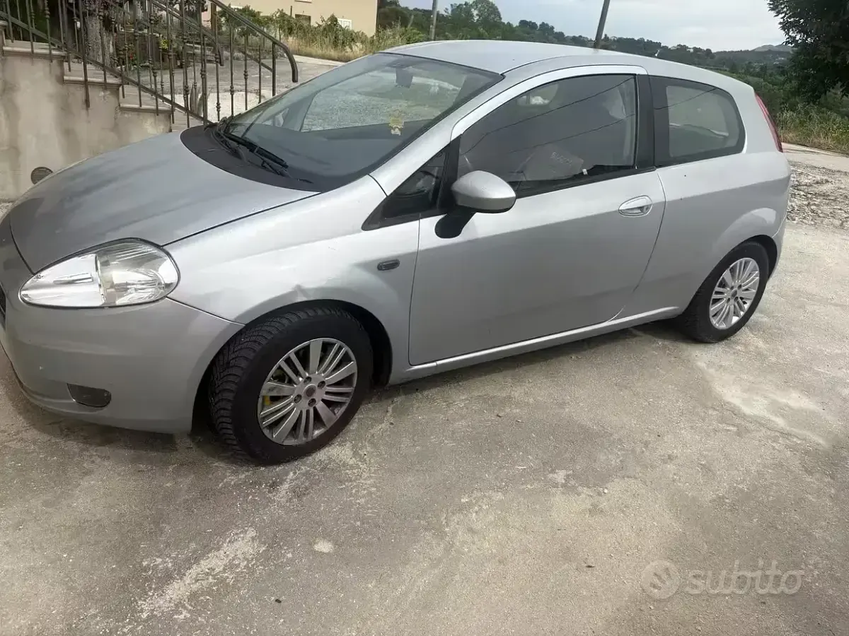 Usata Fiat Grande Punto 90 CV (66 kW) 2007 Grigio Utilitaria