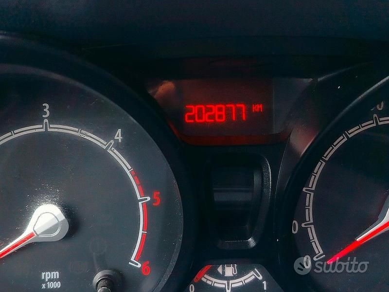 Usata Ford Fiesta 68 CV (50 kW) 2010 Bianco Berlina