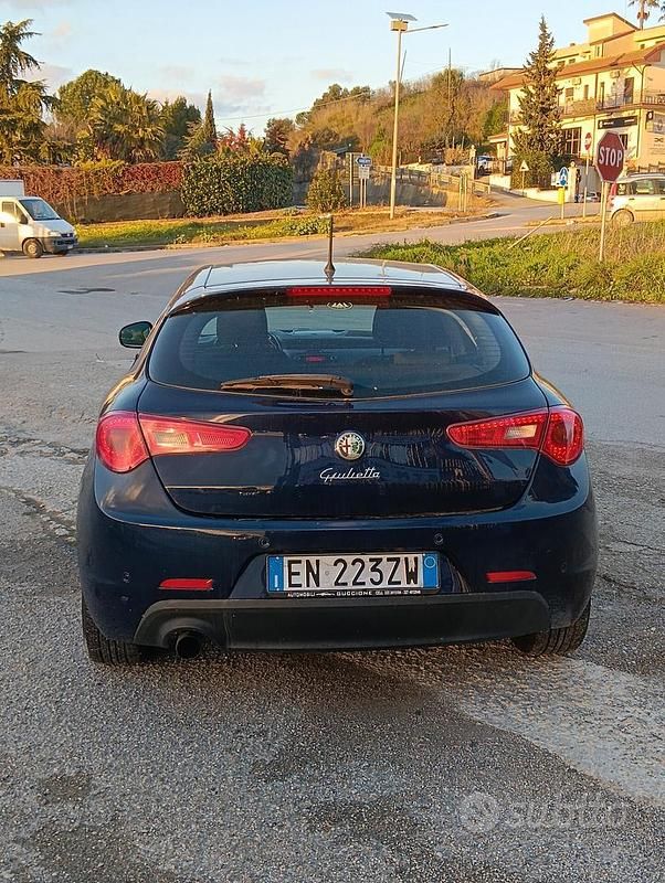 Gebraucht Alfa Romeo Giulietta Progression 105 PS (77 kW) 2012 Violett Kleinwagen