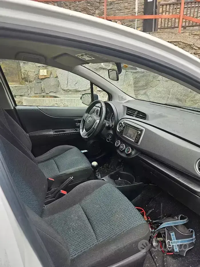 Usata Toyota Yaris 69 CV (50 kW) 2013 Bianco Utilitaria
