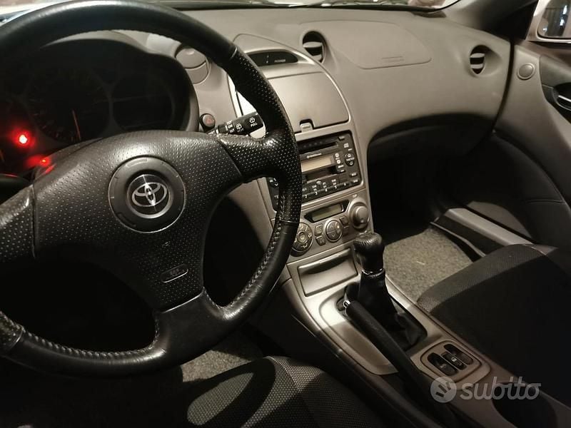 Usata Toyota Celica T2 143 CV (105 kW) 2002 Grigio Coupé