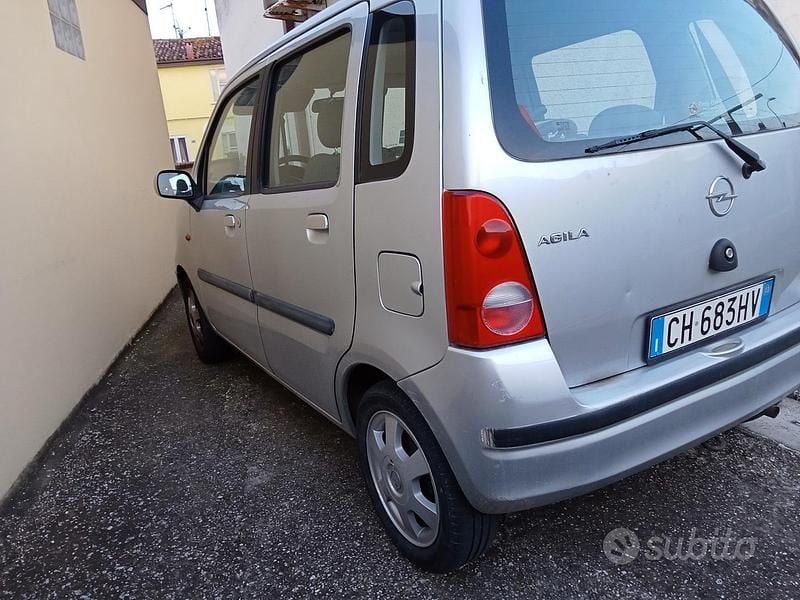 Usata Opel Agila Club 60 CV (44 kW) 2003 Grigio Monovolume