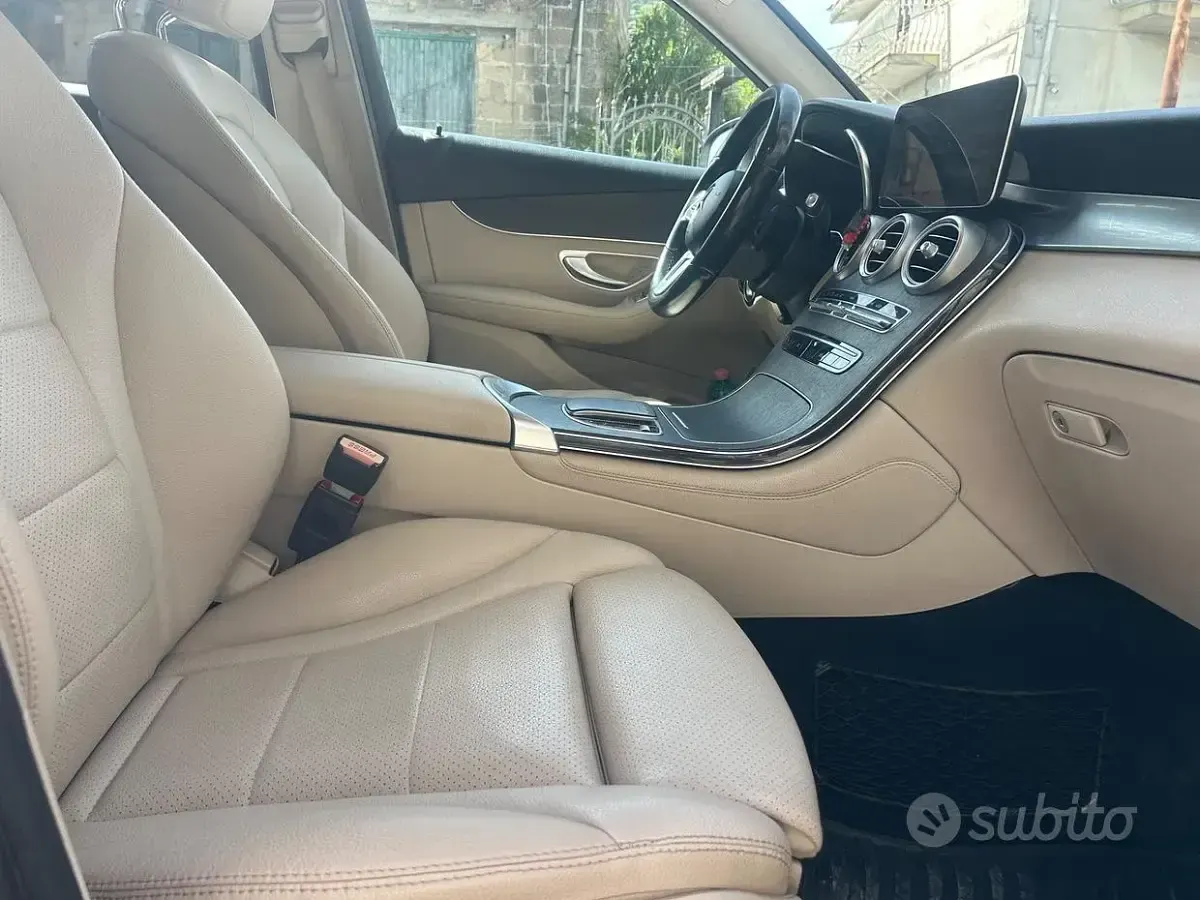 Usata Mercedes GLC200 Premium 245 CV (180 kW) 2020 Grigio SUV