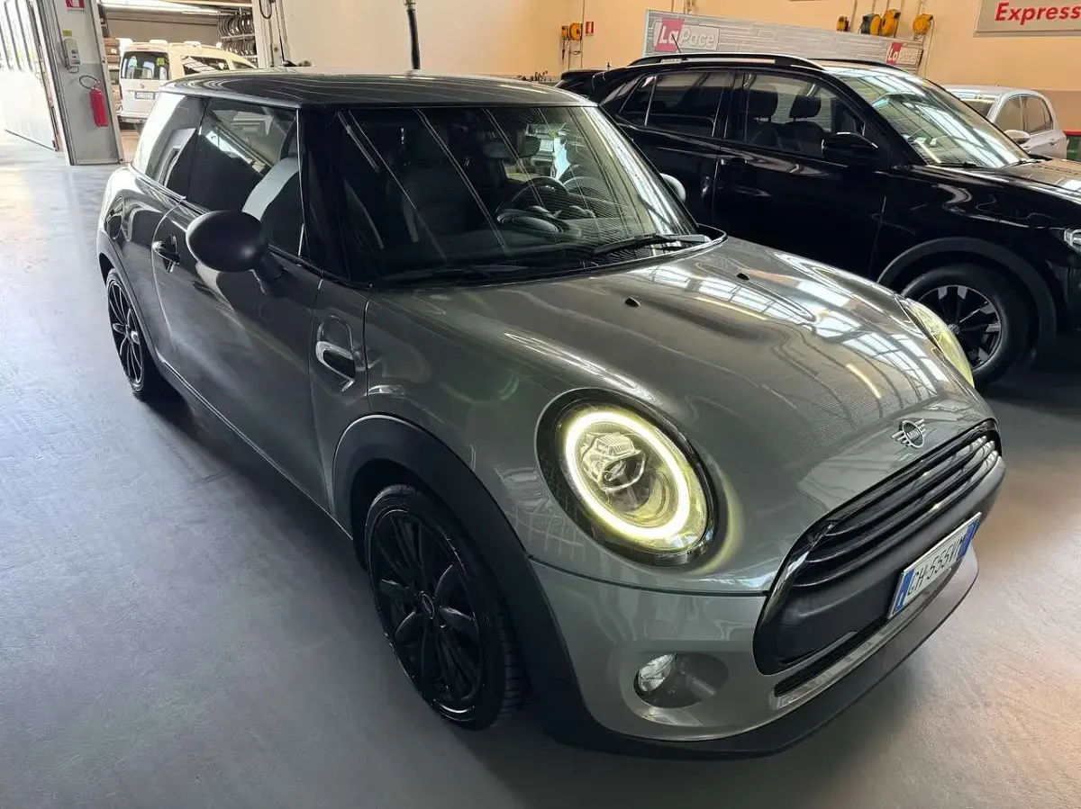 Usata Mini ONE 102 CV (75 kW) 2018 Grigio Utilitaria
