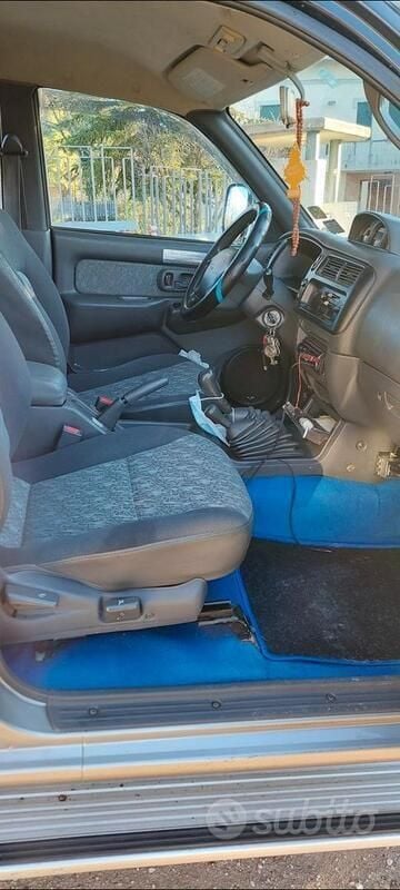 Usata Mitsubishi L200 99 CV (72 kW) 1998 Argento Pick-up