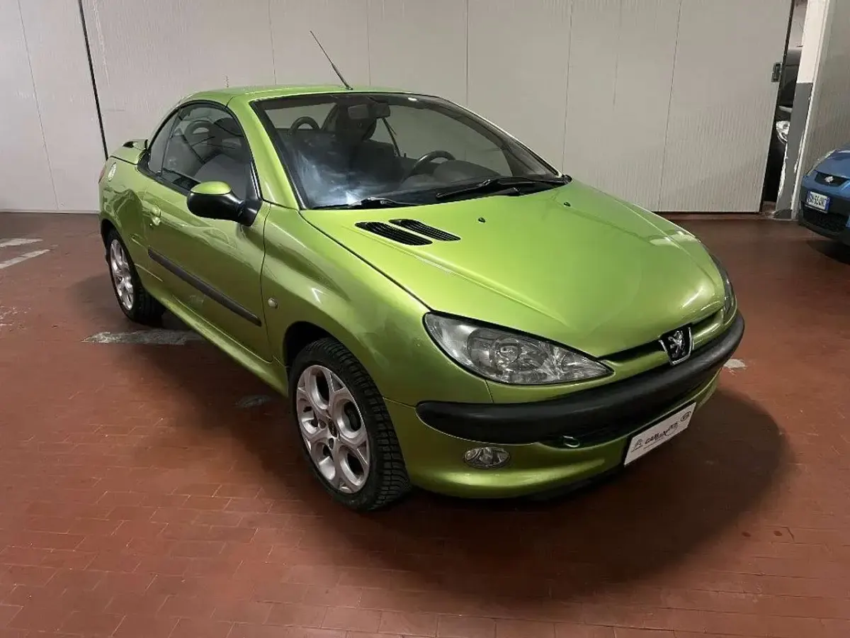 Usata Peugeot 206 CC 109 CV (80 kW) 2004 Verde Cabrio