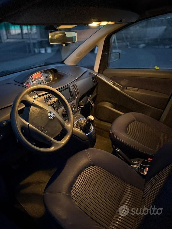 Usata Lancia Musa 2009 Grigio Monovolume