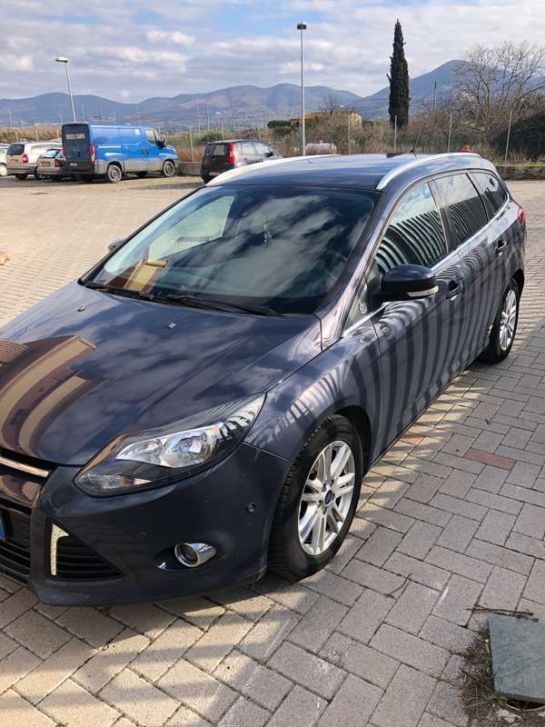 Grigio Usata 2014 Ford Focus Titanium Station wagon | 5000 € (Buon prezzo) - Immagine 1/4
