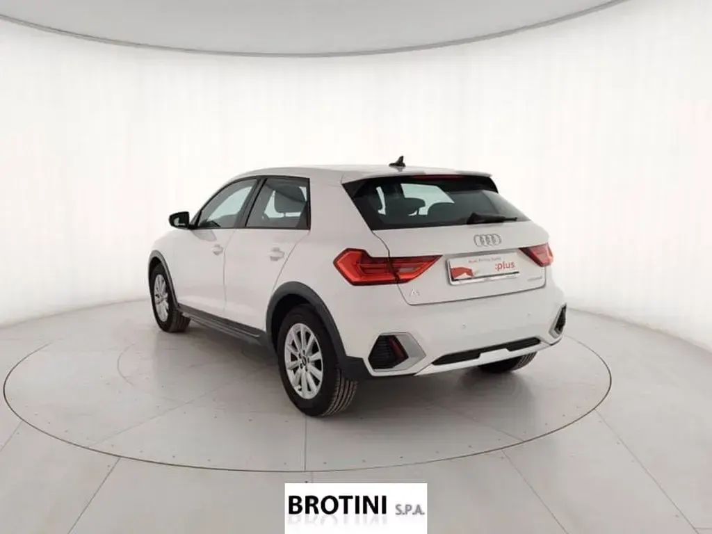 Usata Audi A1 Sportback Business 95 CV (69 kW) 2025 Bianco pastello Utilitaria