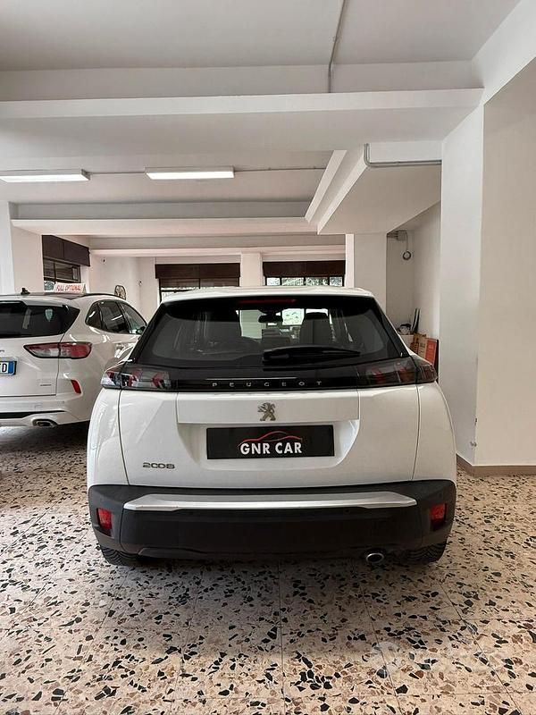 Usata Peugeot 2008 Active 110 CV (80 kW) 2021 Bianco SUV