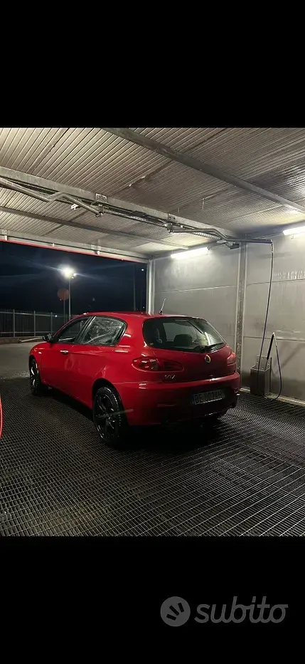 Usata Alfa Romeo 147 120 CV (88 kW) 2007 Rosso Utilitaria