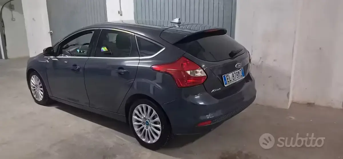 Usata Ford Focus 115 CV (84 kW) 2011 Grigio Berlina