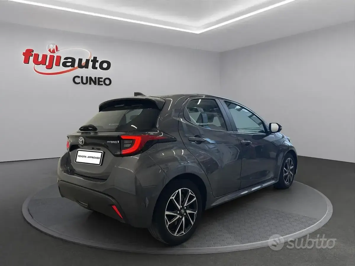Gebraucht Toyota Yaris Hybrid Trend 116 PS (85 kW) 2022 Grau Kleinwagen