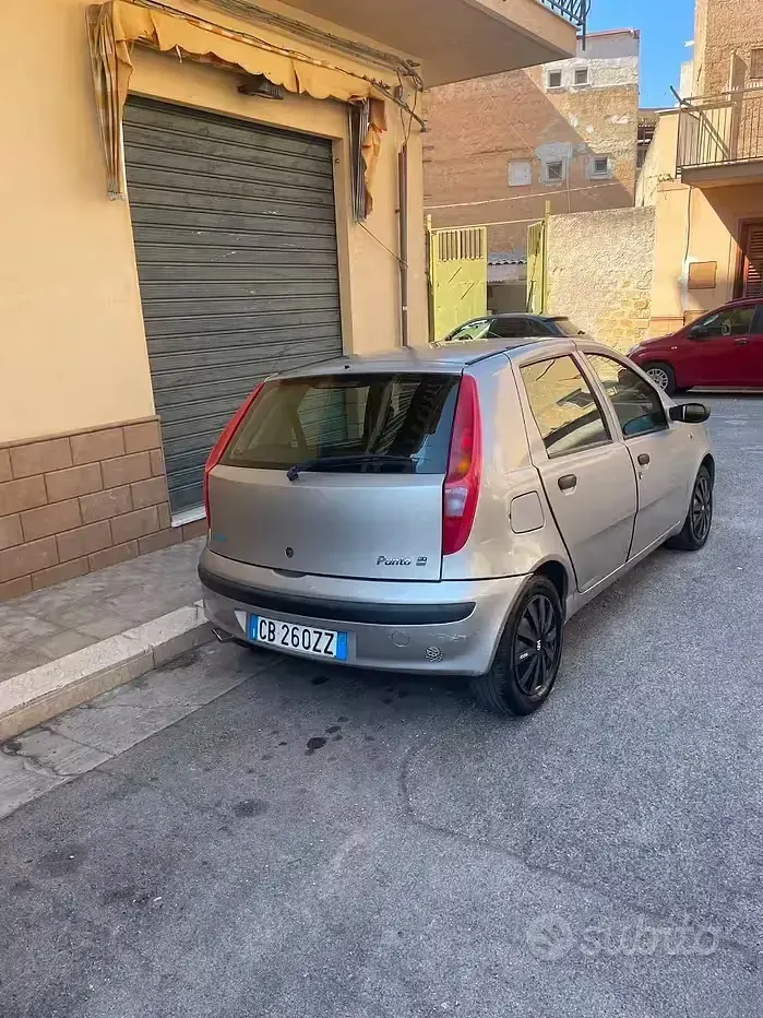 Usata Fiat Punto 60 CV (44 kW) 2002 Grigio Utilitaria
