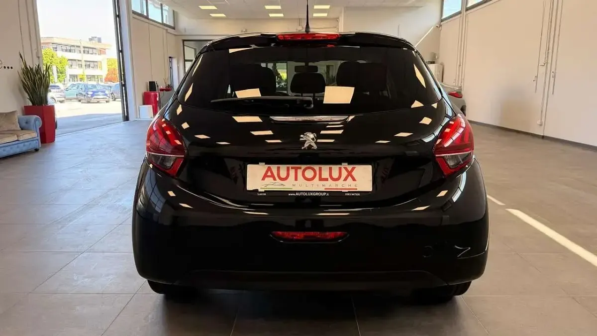 Usata Peugeot 208 Active 82 CV (60 kW) 2017 Nero Utilitaria