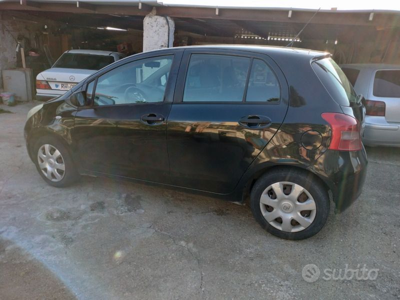 Usata Toyota Yaris 64 CV (47 kW) 2008 Nero Utilitaria