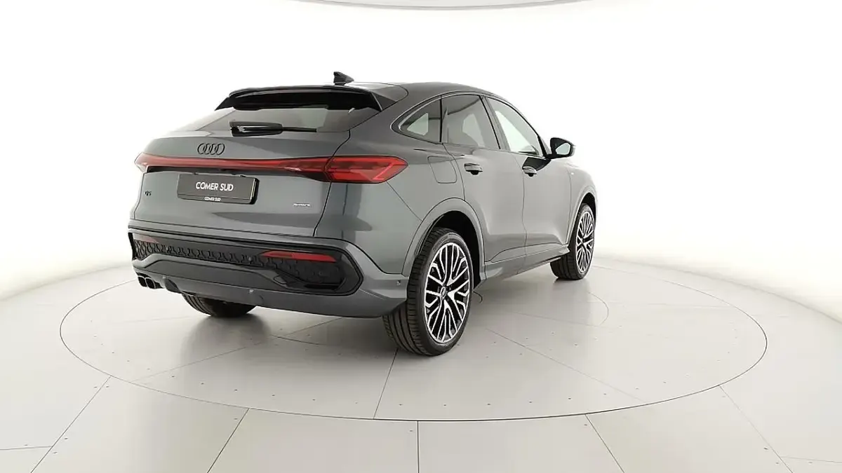 Nuova Audi Q5 Sportback S-Line 204 CV (150 kW) 2026 Grigio SUV