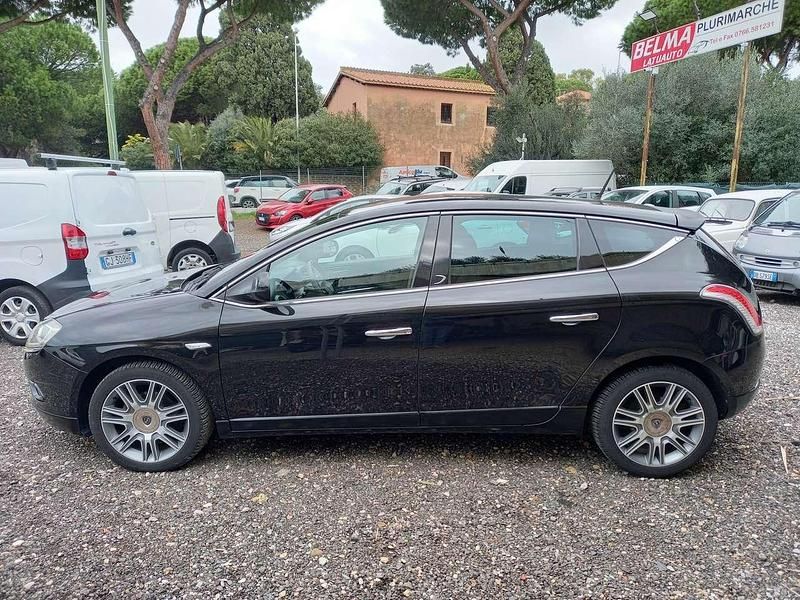 Usata Lancia Delta 105 CV (77 kW) 2014 Nero Utilitaria