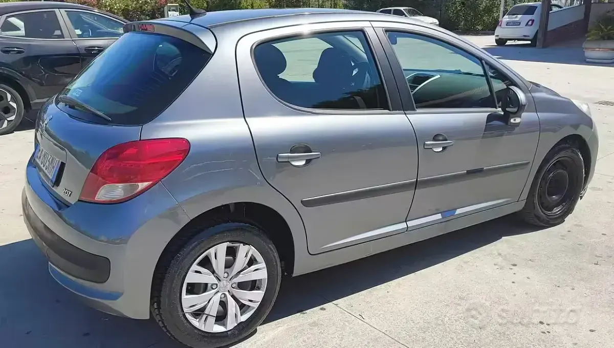 Usata Peugeot 207 73 CV (53 kW) 2010 Grigio Berlina