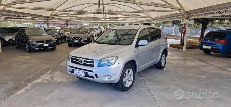 Usata Toyota RAV4 Luxury 177 CV (130 kW) 2006 Argento SUV