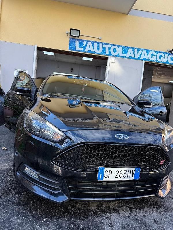 Usata Ford Focus 185 CV (136 kW) 2022 Nero Berlina