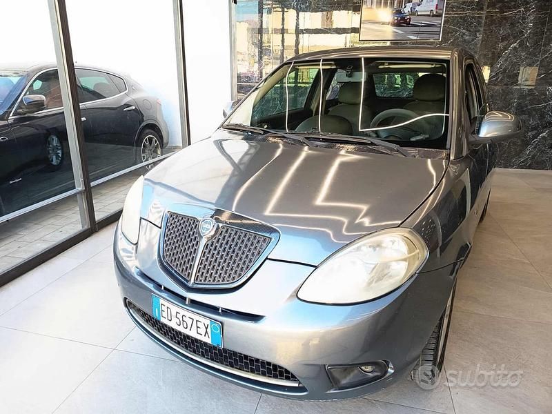 Usata Lancia Ypsilon 75 CV (55 kW) 2010 Grigio Utilitaria