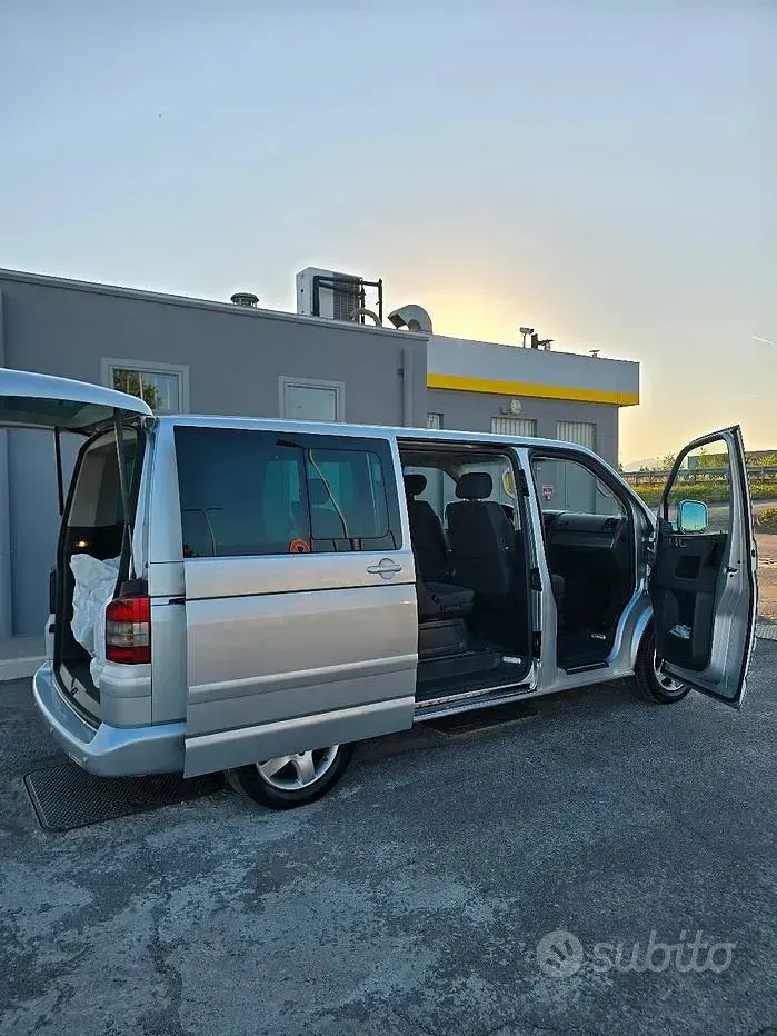 Usata VW Multivan 131 CV (96 kW) 2004 Grigio Monovolume