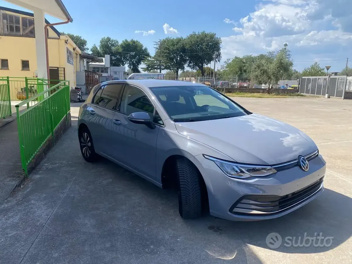 Usata VW Golf VIII Style 116 CV (85 kW) 2023 Grigio Berlina