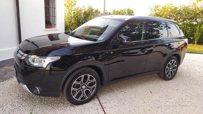 Usata Mitsubishi Outlander Instyle 150 CV (110 kW) 2014 Nero SUV