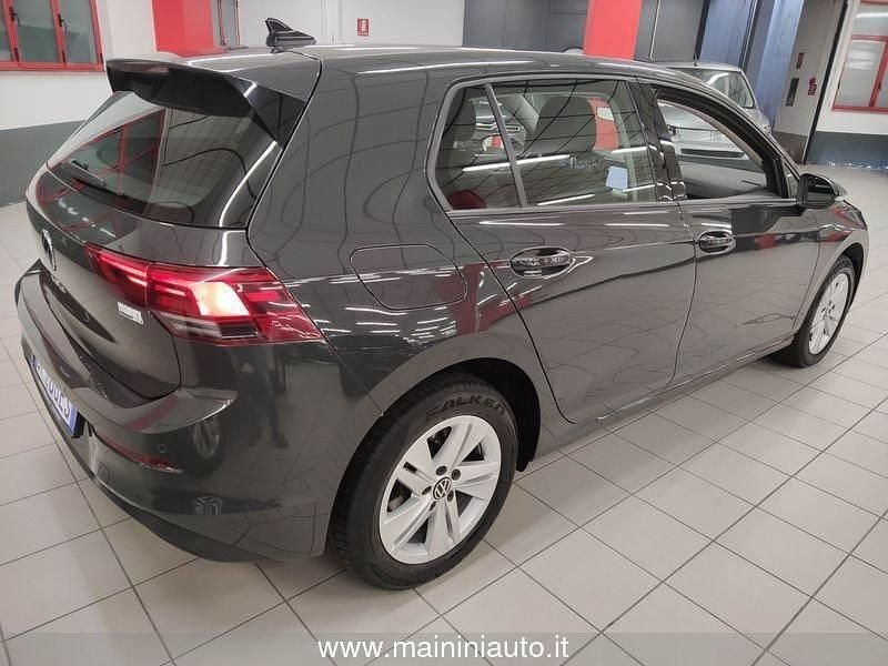 Usata VW Golf VIII Life 110 CV (80 kW) 2022 Grigio Berlina