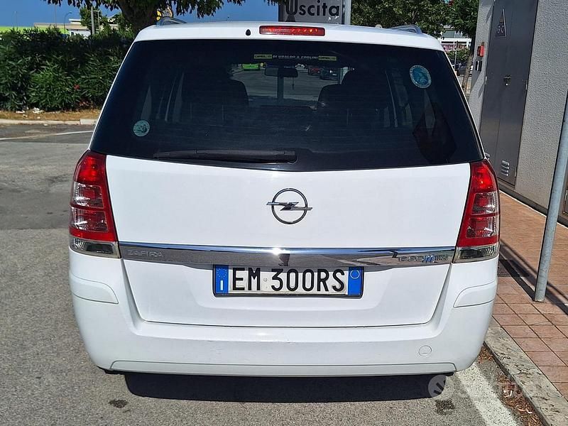 Usata Opel Zafira 150 CV (110 kW) 2012 Bianco Monovolume